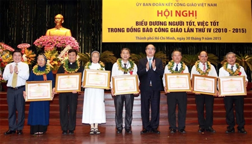 第四次全国天主教徒好人好事表彰大会开幕